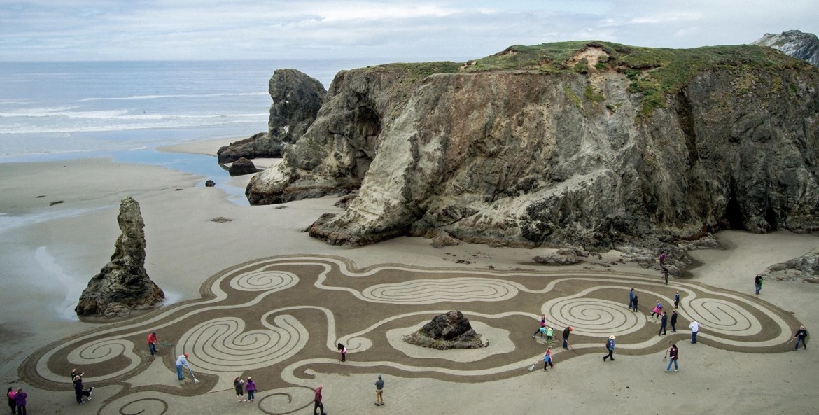 Circles in the Sand team grooms beach labrynth in Bandon, Oregon, picture