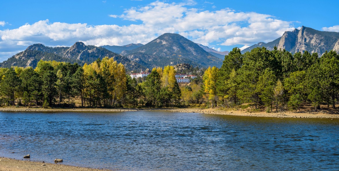 picture of Lake Estes in Estes Park near the Rocky Mountain National Park with the Rockies in the background