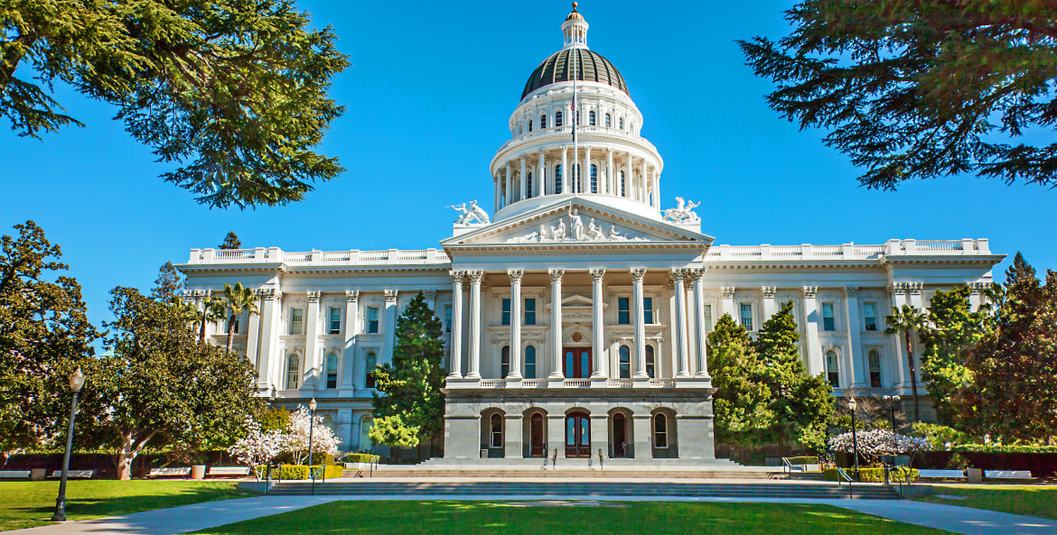 California State Capitol building from the front, image