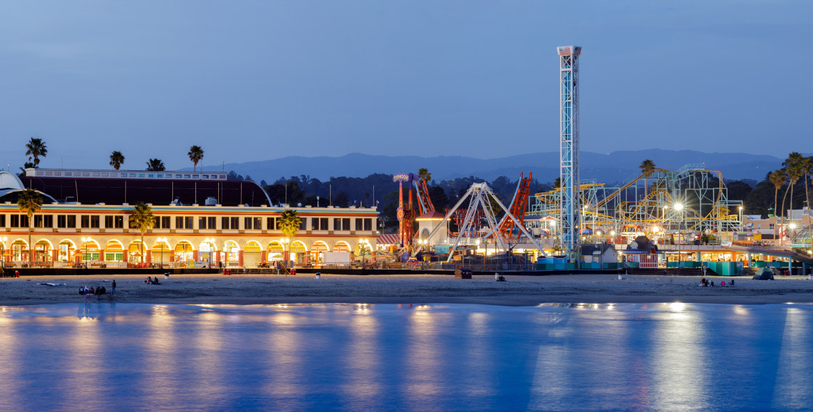 picture of the Santa Cruz Beach Boardwalk at sunset