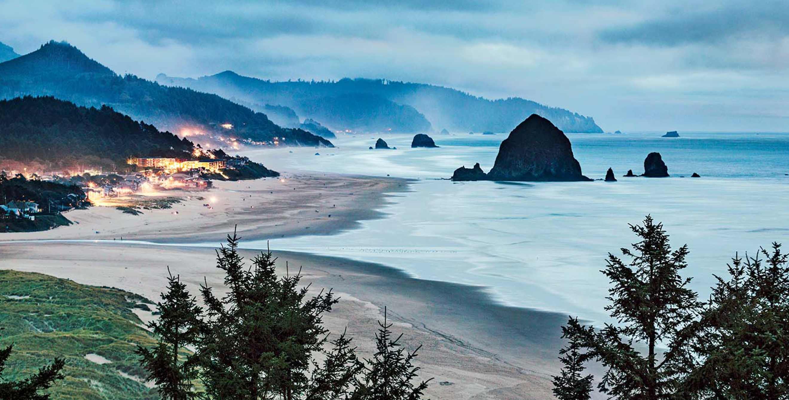 Haystack Rock and shoreline at Oregon's Cannon Beach, picture
