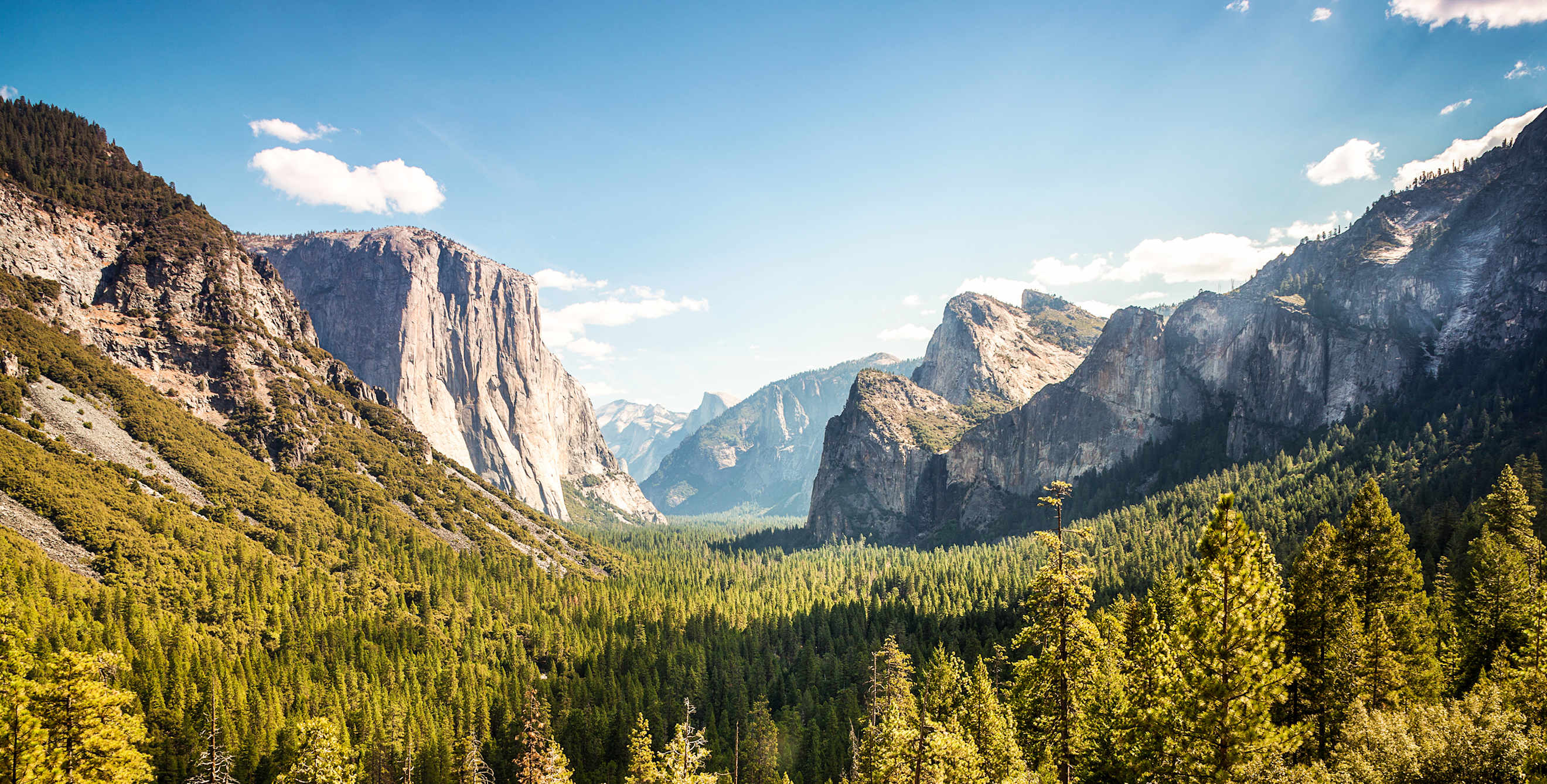 Tunnel View in Yosemite National Park in a sunny day, image
