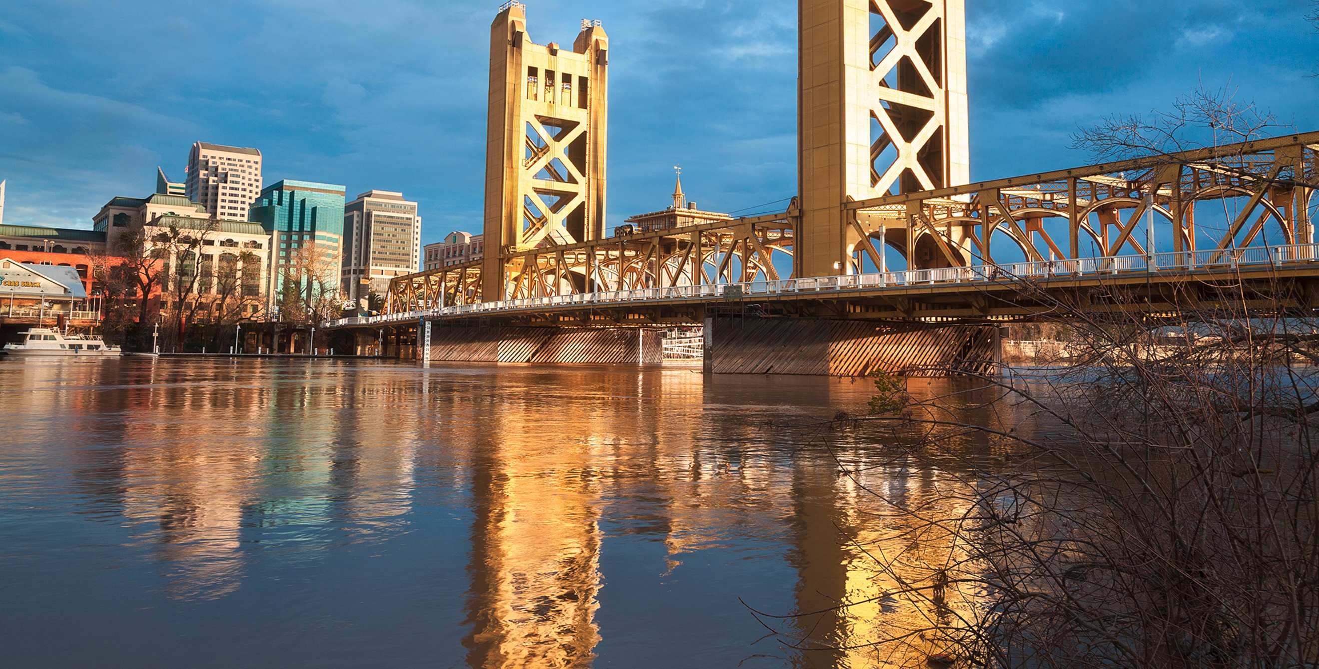 the Sacramento skyline and Tower Bridge, picture