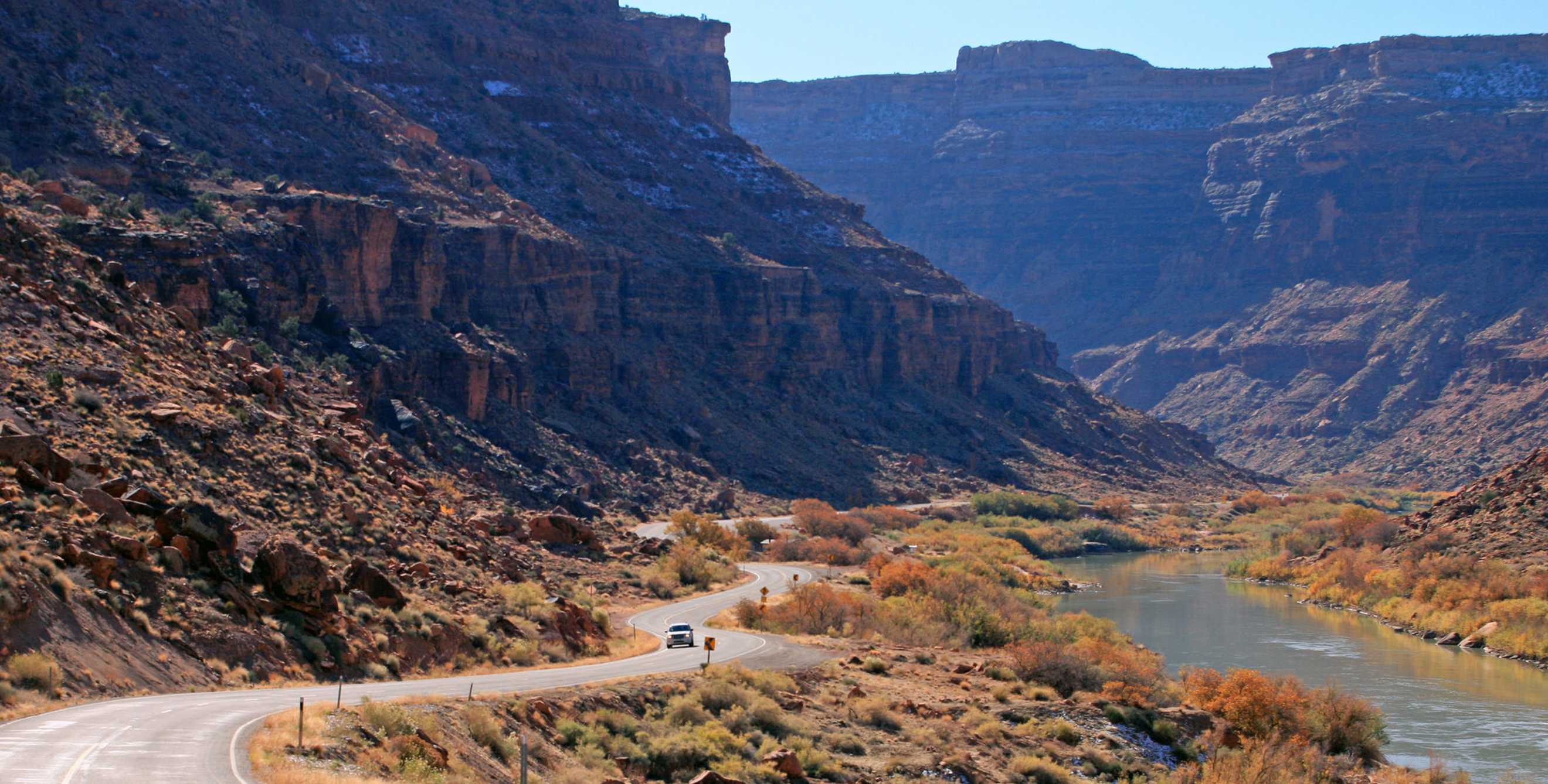 Dinosaur Diamond Prehistoric Highway road surrounded by mountains