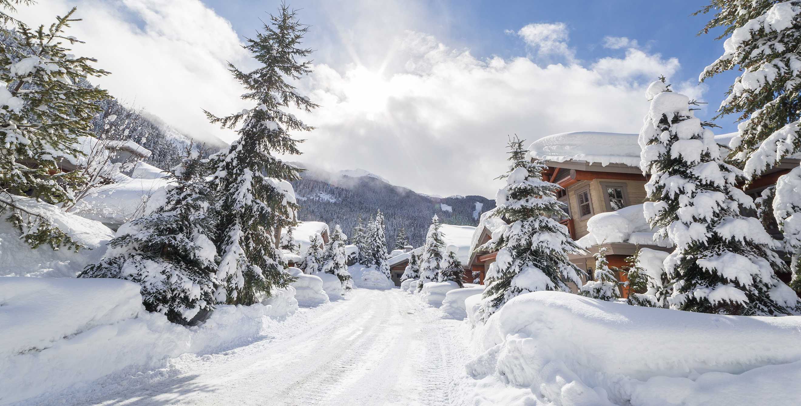 Mountain retreats in Whistler, British Columbia, blanketed in snow