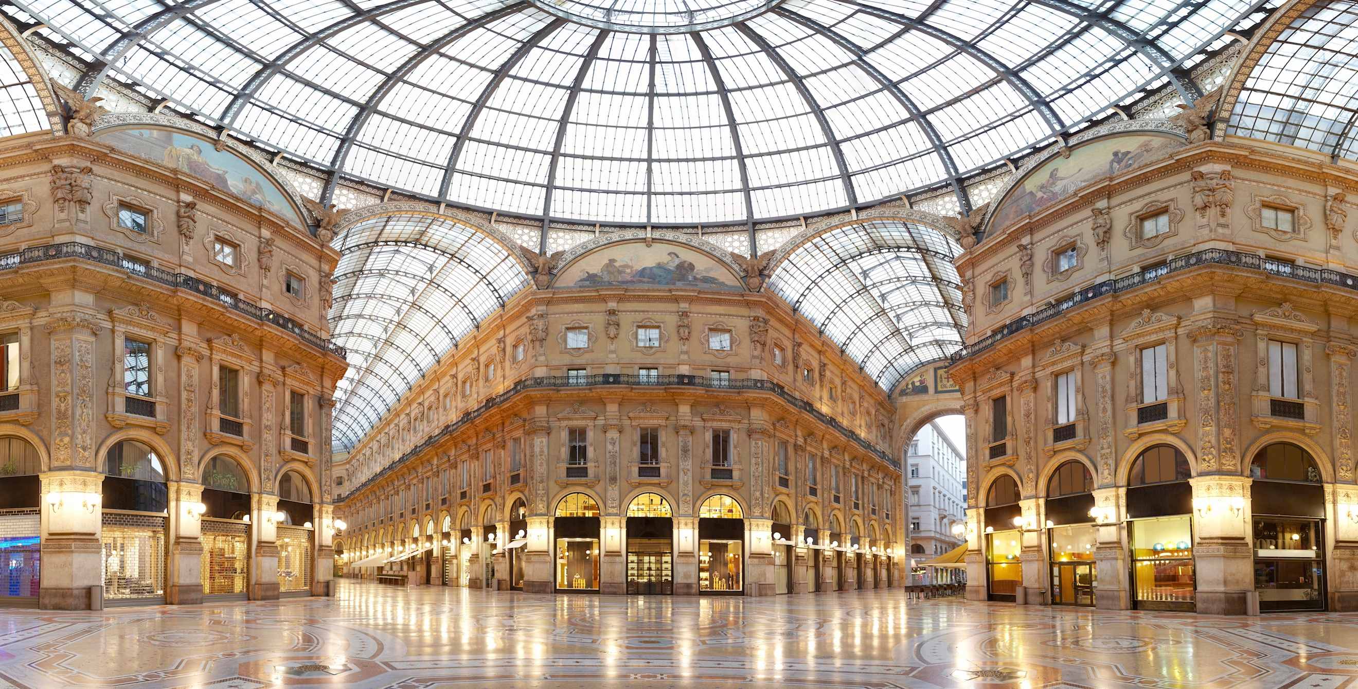 Milan's Galleria Vittorio Emanuele II, Italy, picture
