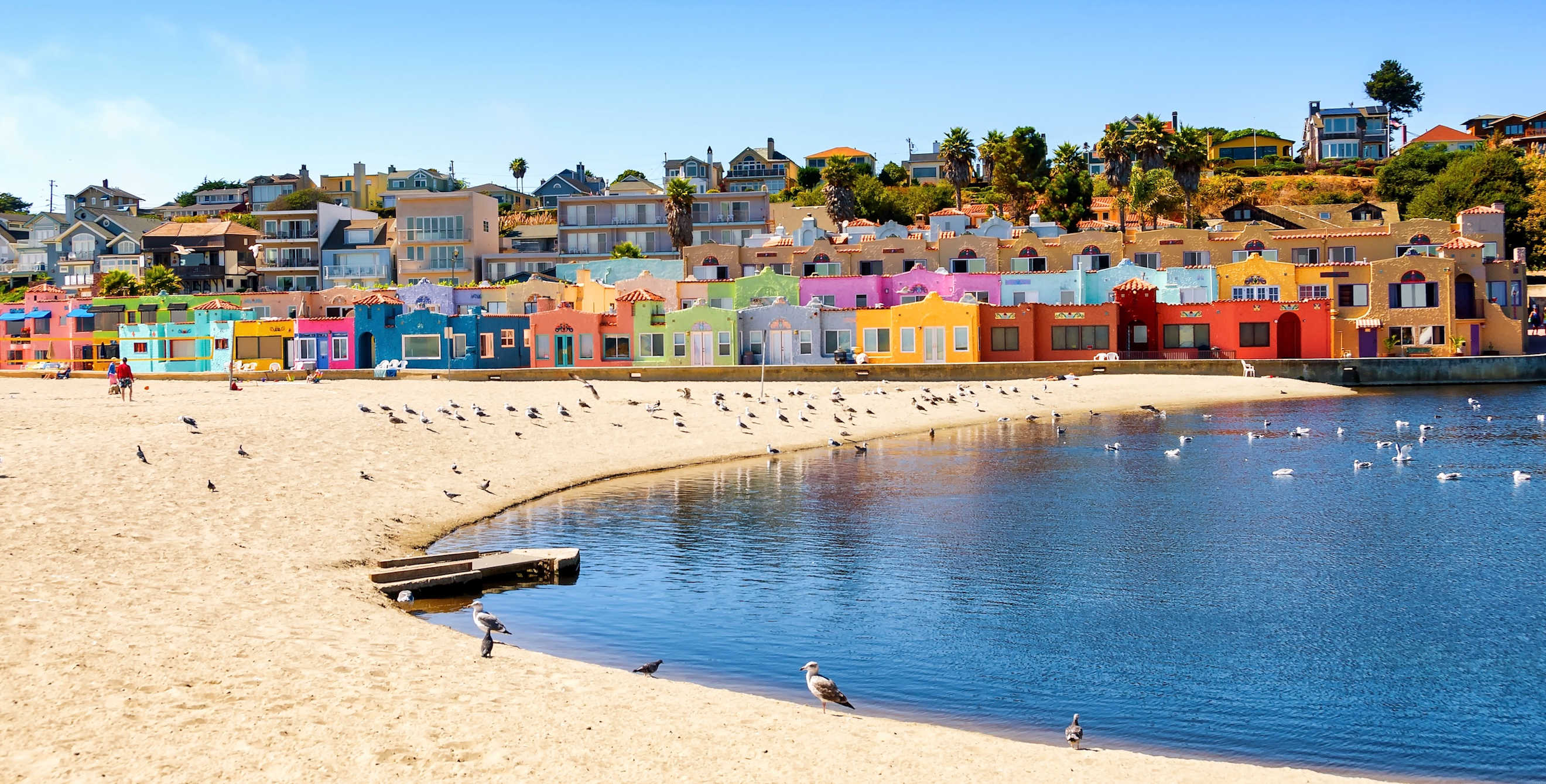 picture of the bright houses on the beach in Capitola