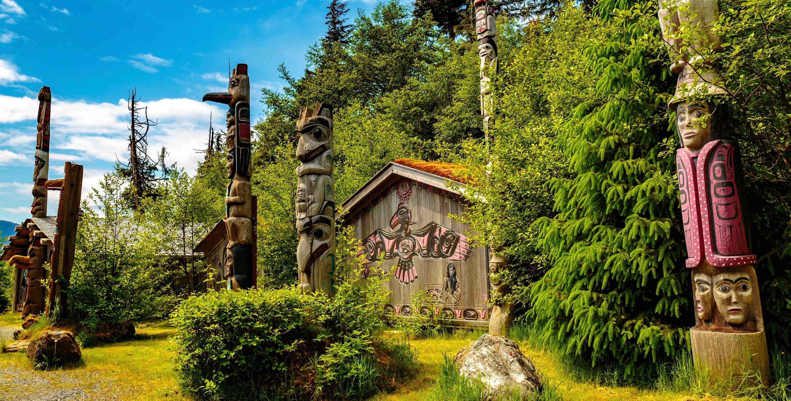 picture of totem poles and clan houses in Alaska