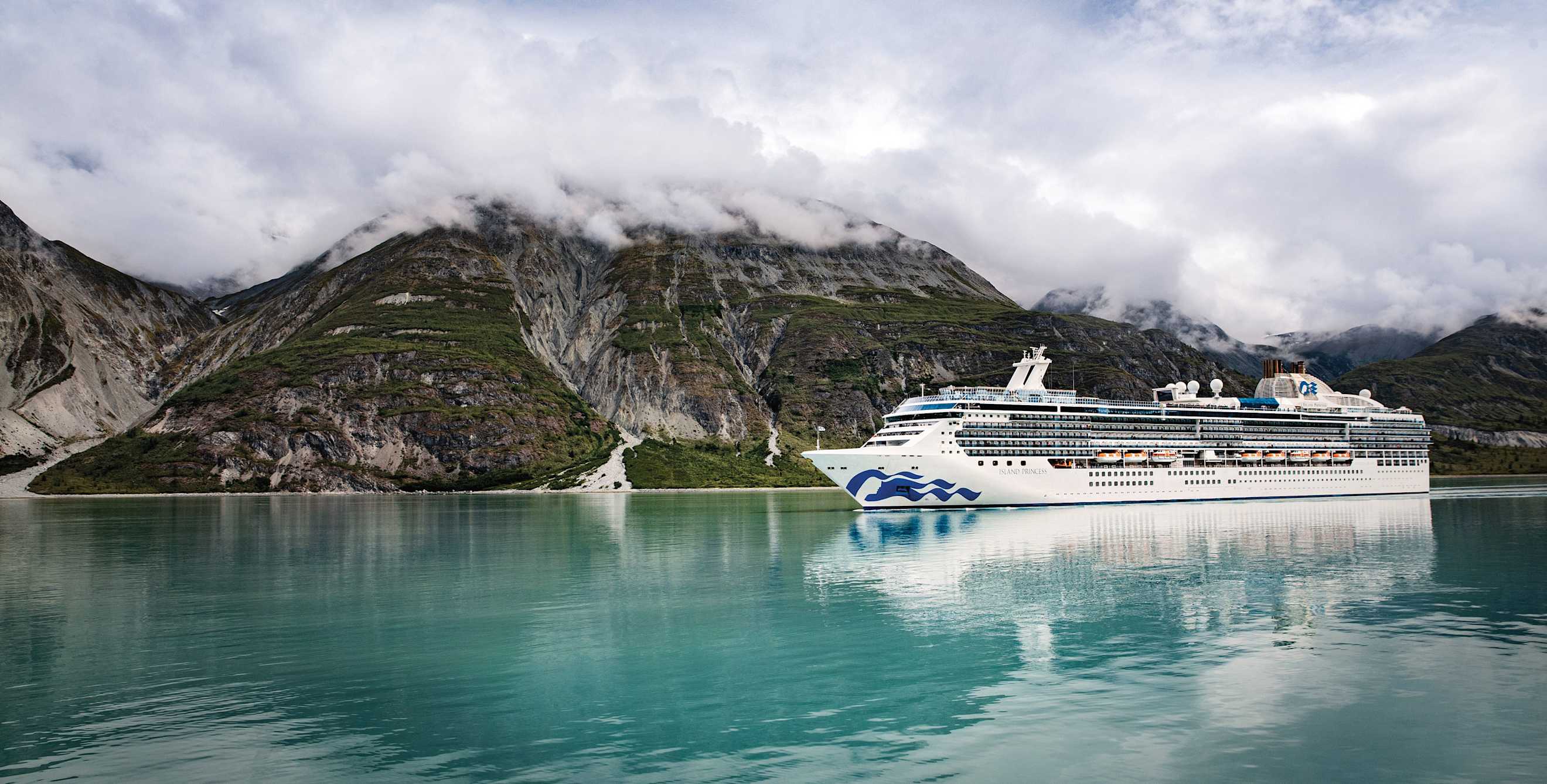 princess ship sailing on a princess alaska cruisetour
