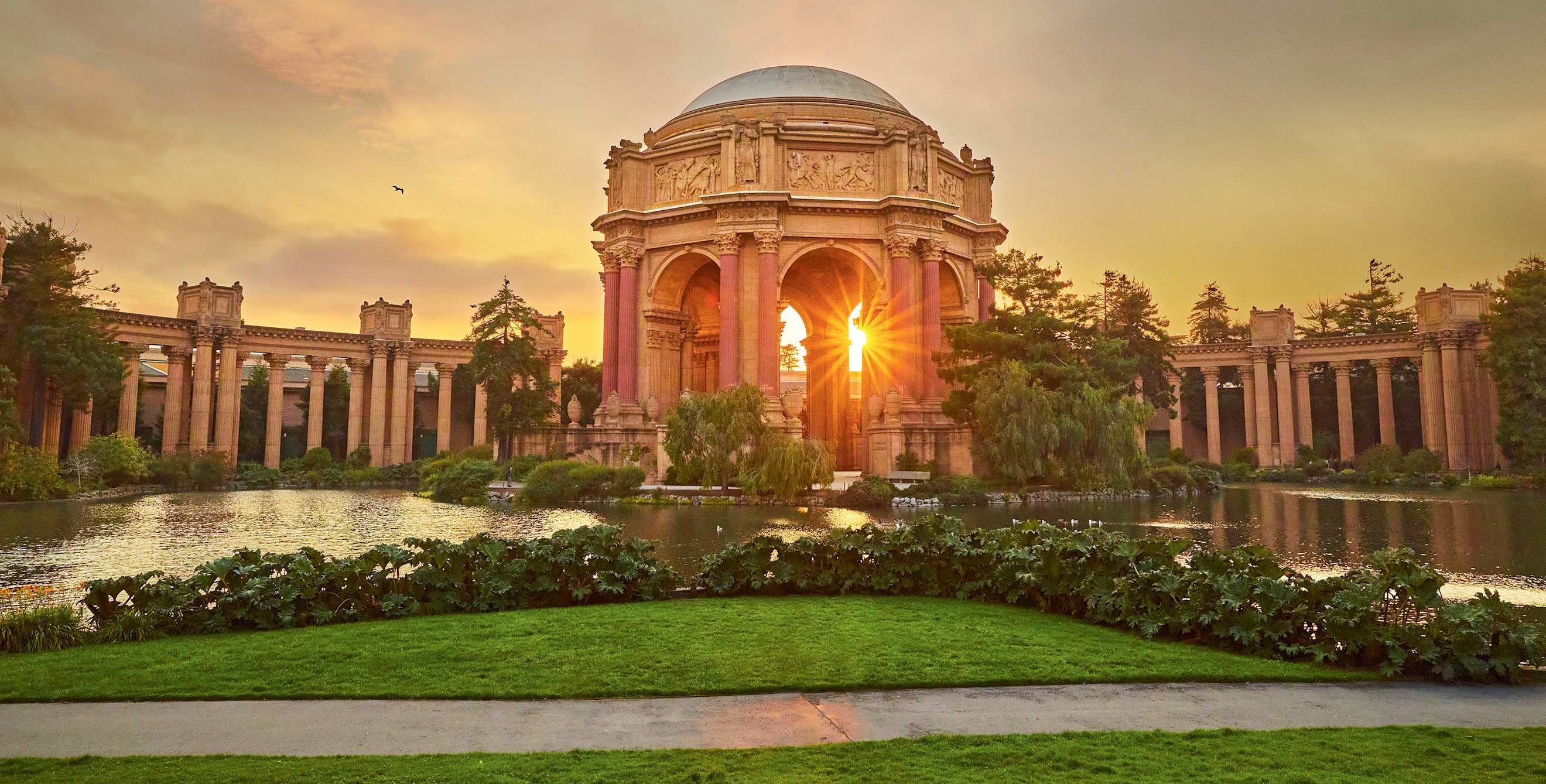 Palace of Fine Arts at sunset in San Francisco's Marina District