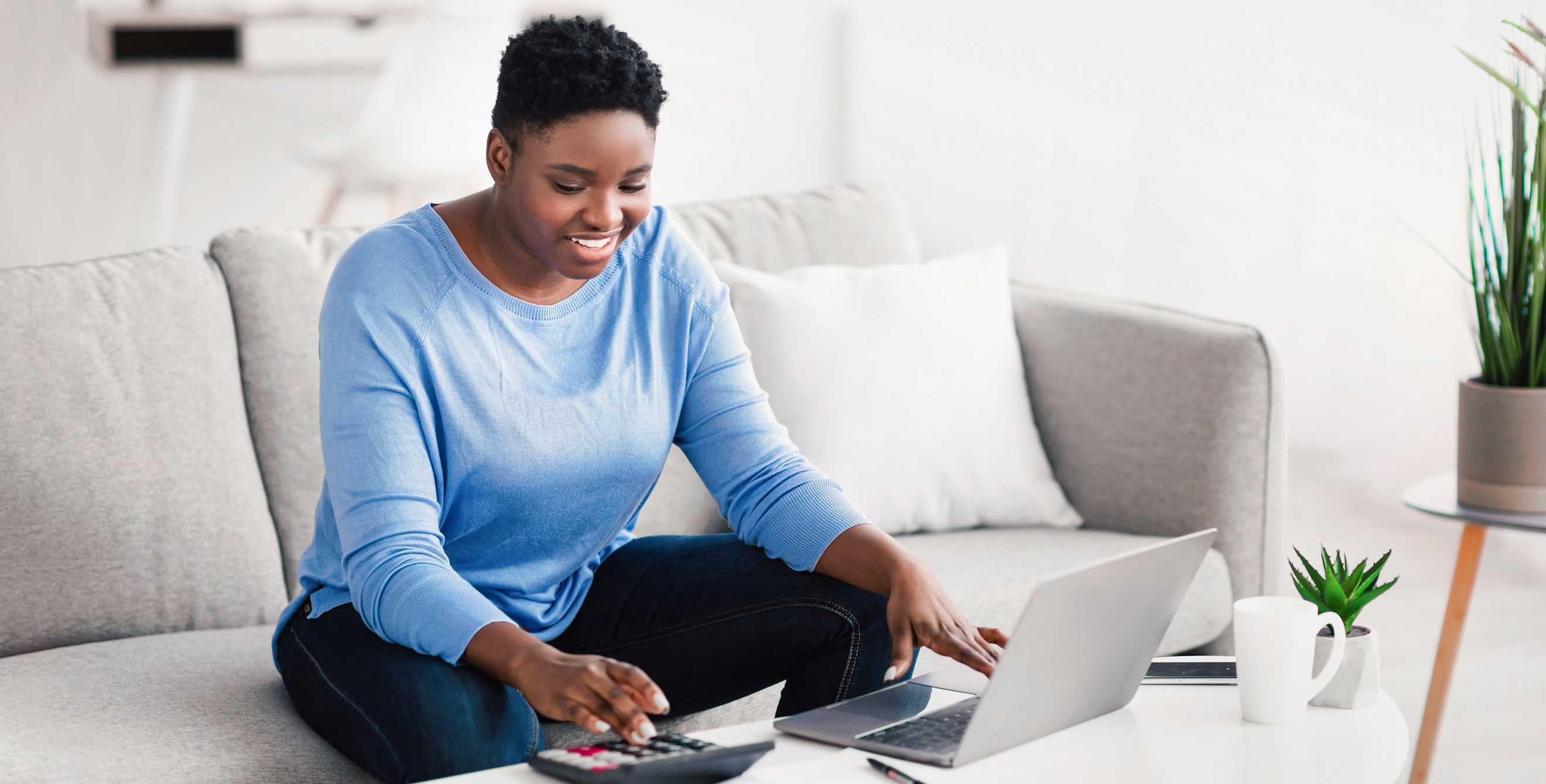 A woman calculates the real cost of using a BNPL app.