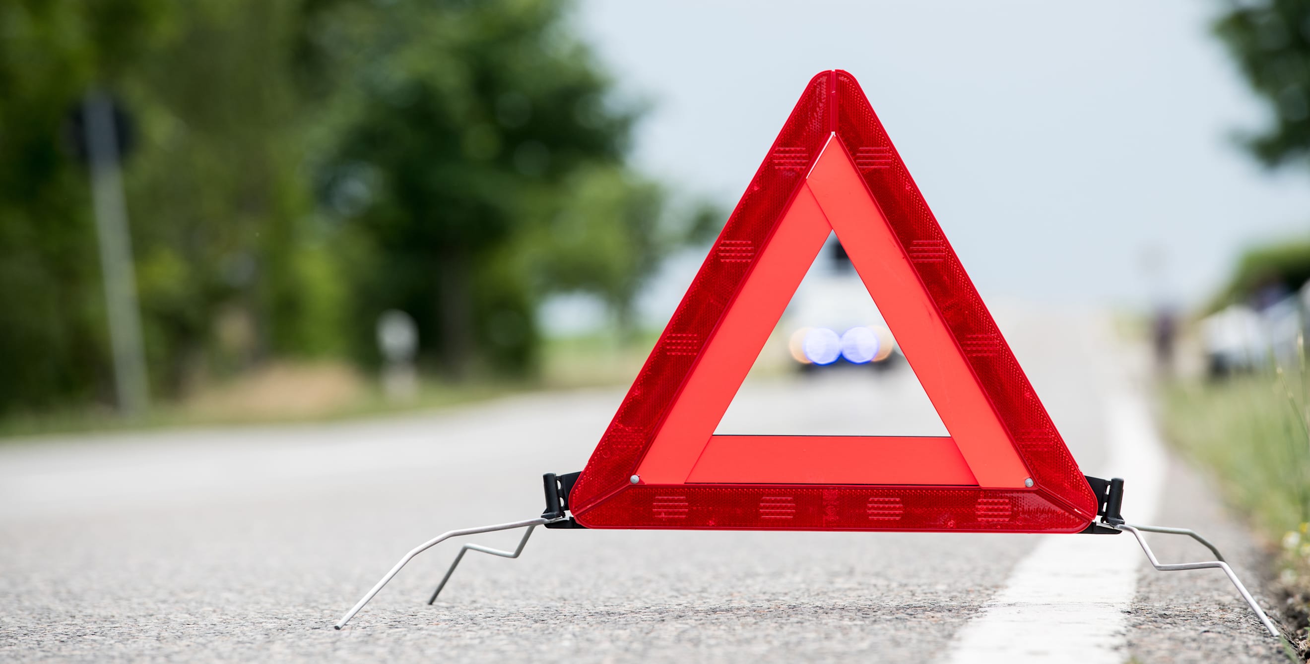 A safety reflector on an empty road.