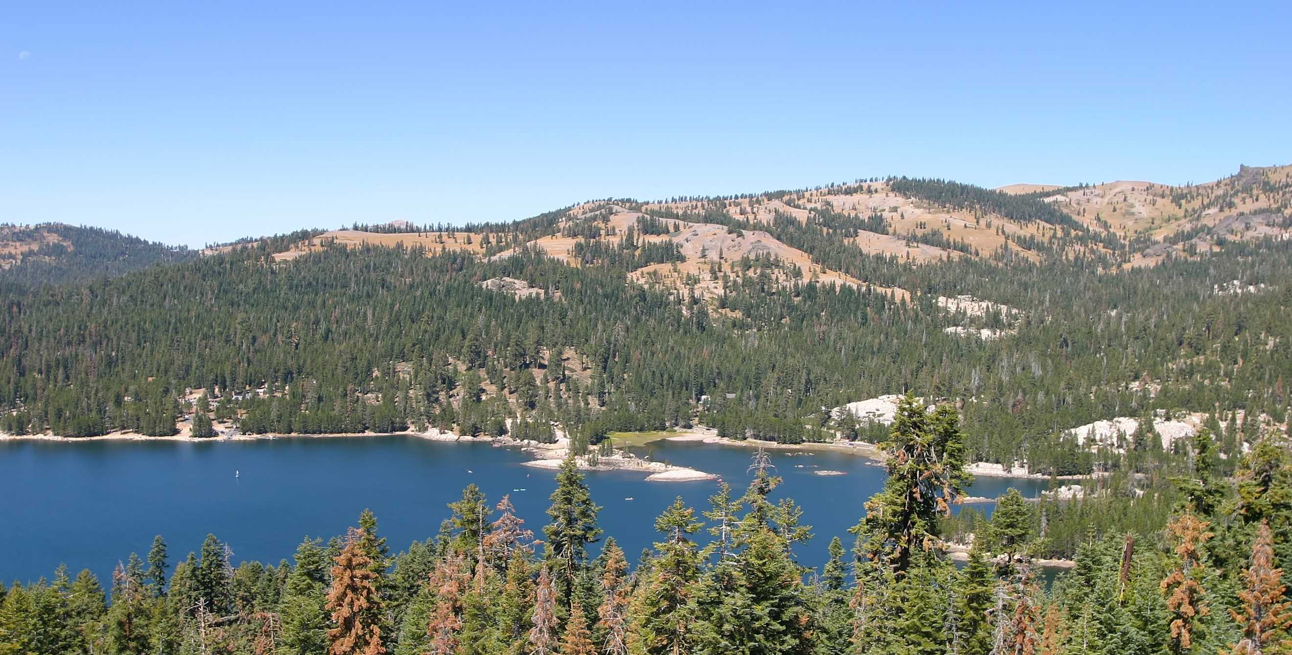 picture of Lake Alpine near Bear Valley, California