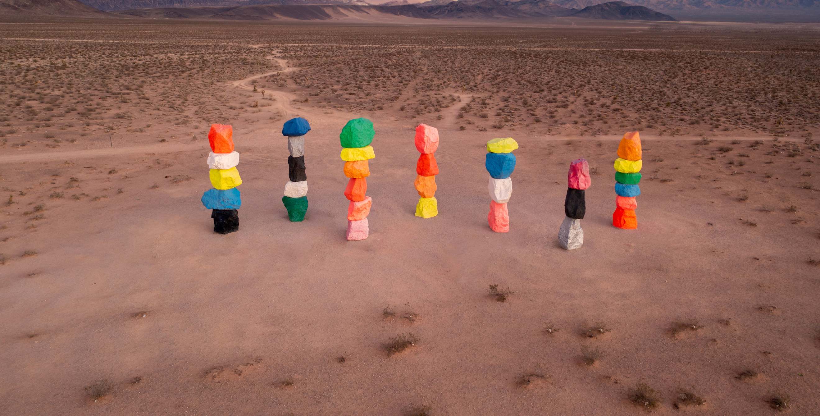 Seven Magic Mountains, Ugo Rondinone, Nevada desert