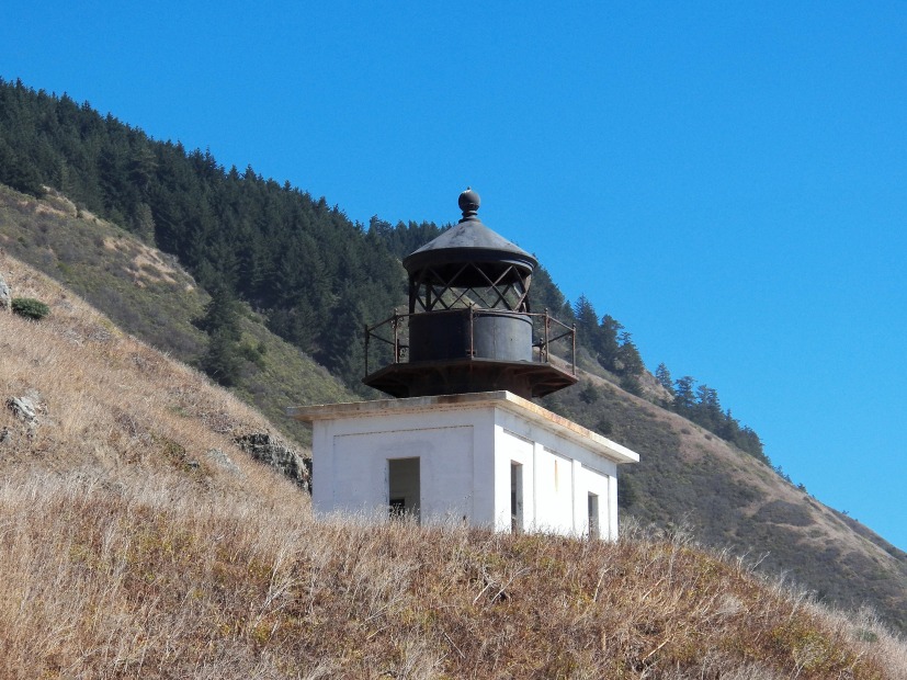 picture of the punta gorda lighthouse on a clear on the lost coast