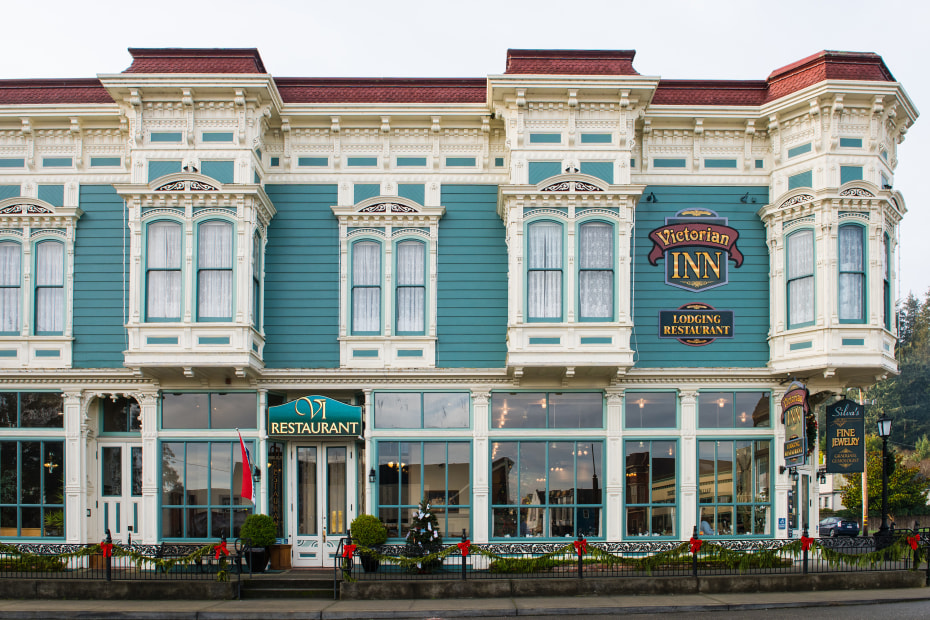 VI Restaurant at the Victorian Inn decorated for the holidays in Ferndale, CA, image