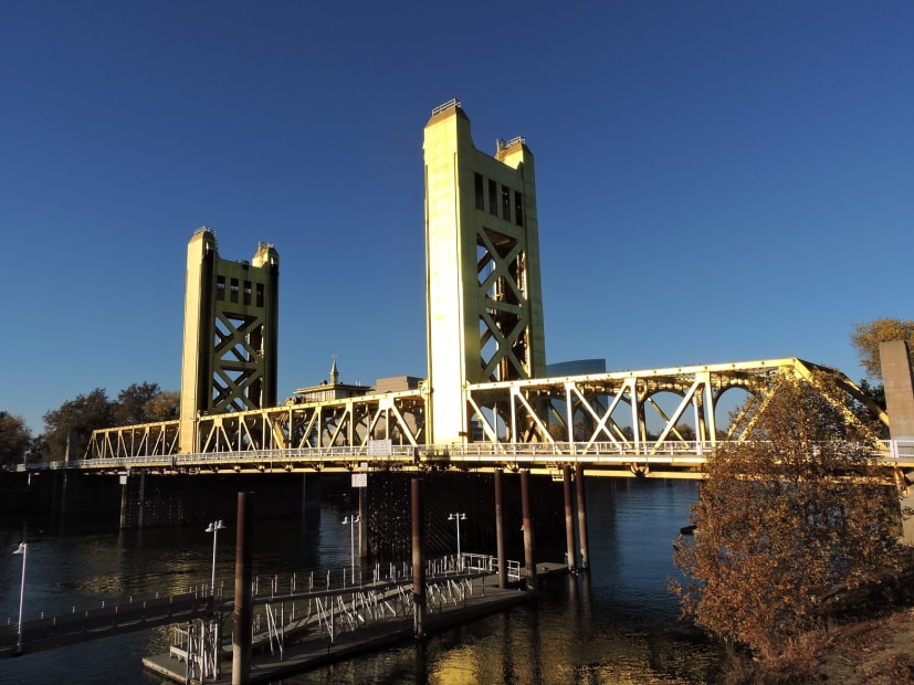 the Tower Bridge over the Sacramento River, picture