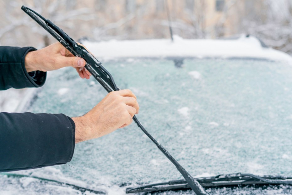 AAA Member replaces their car windsheild wipers.