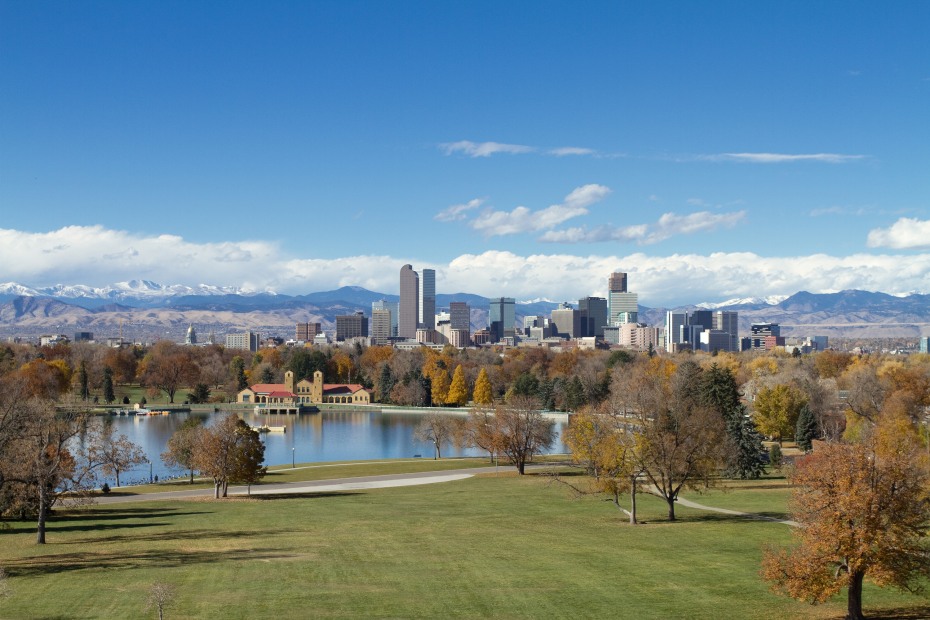 the Denver skyline with the Rocky Mountains in the background, picture