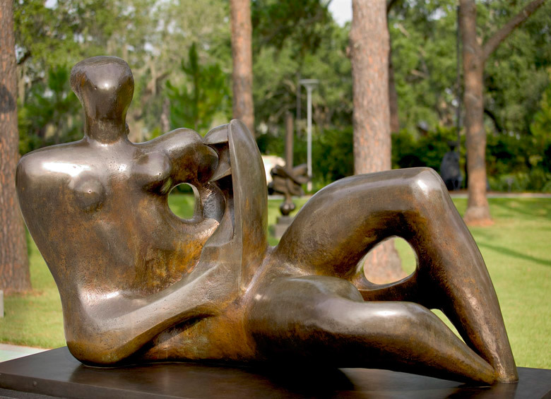 Reclining Mother and Child sculpture by Henry Moore at the New Orleans Museum of Art, picture