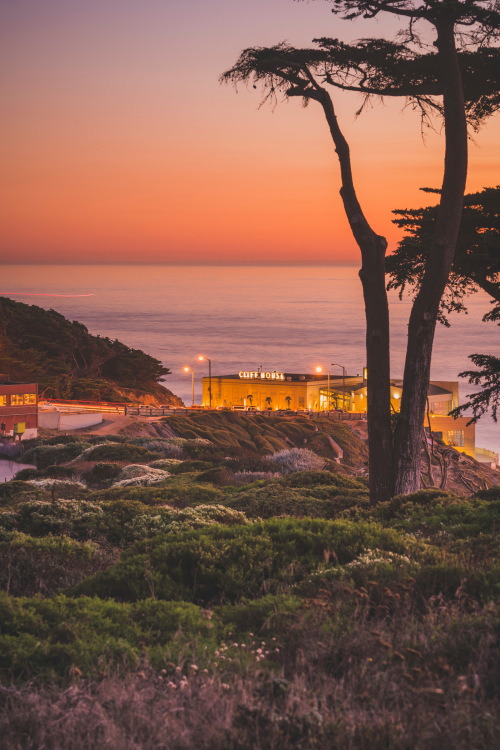 View of San Francisco's Cliff House at sunset, Pacific Ocean, photo