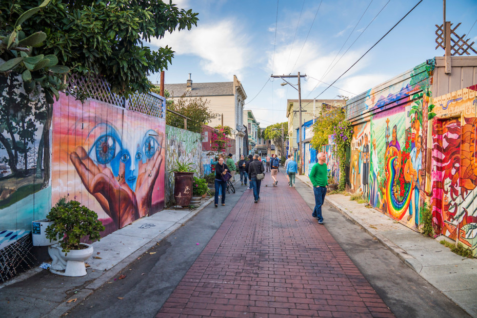 Picture of the murals along Balmy Alley in the Mission of San Francisco