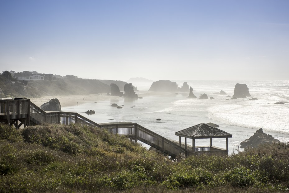 stairs lead to the beaches of Coquille Point in Oregon, image
