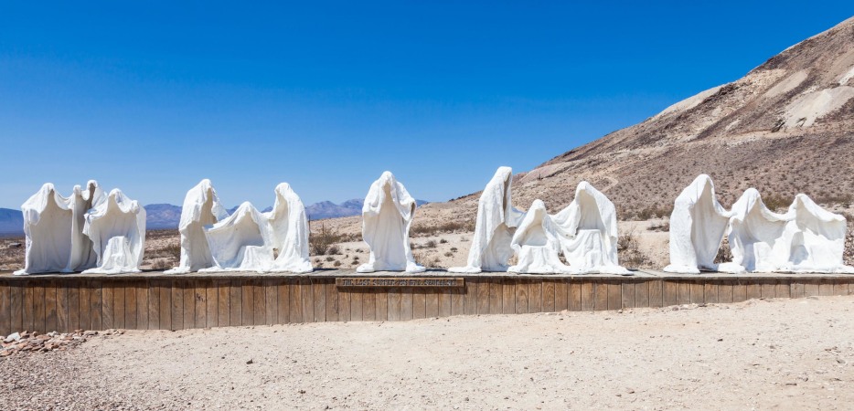 The Last Supper, Charles Albert Szukalski, Goldwell Open Air Museum in the Nevada desert, picture