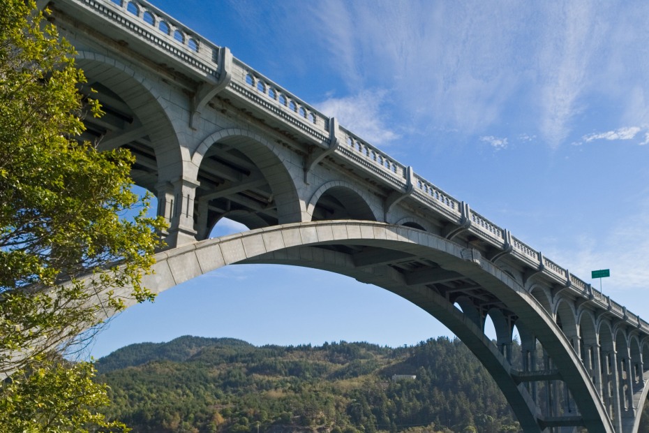 picture of the Isaac Lee Patterson Bridge near Gold Beach, Oregon