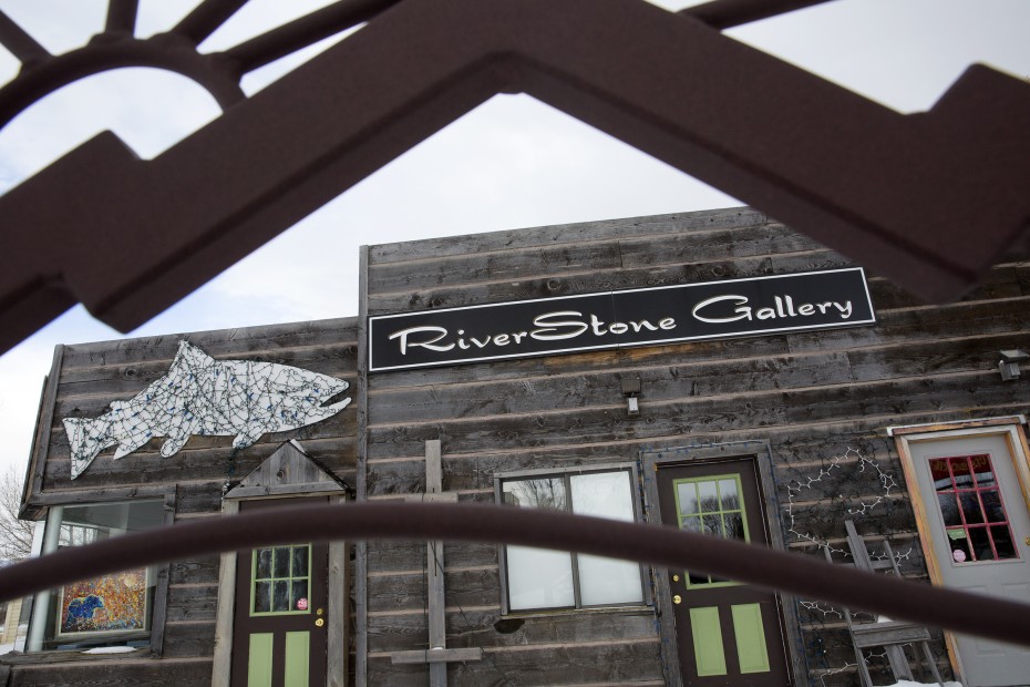 the exterior of the RiverStone Gallery in Ennis, Montana