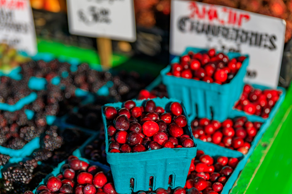 Fresh cranberries for sale in containers at Pike Place Market in Seattle, photo