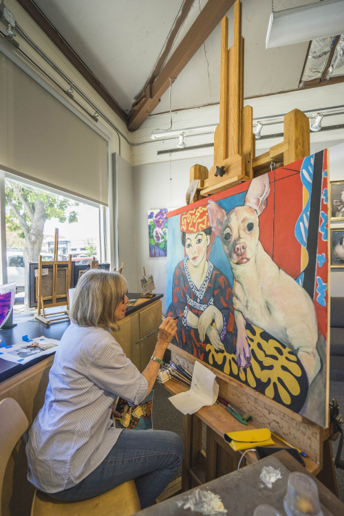 Tamara Thornton painting at Studios on the Park in Paso Robles, California, image