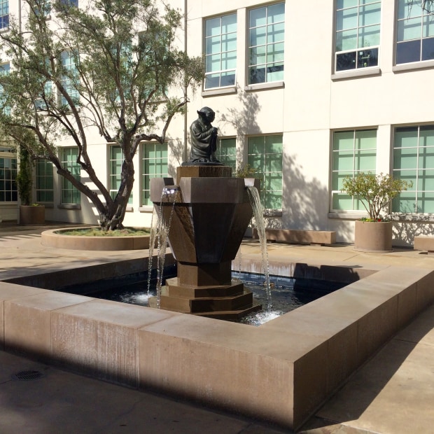 Yoda Fountain at Lucasfilm in San Francisco Presidio, picture