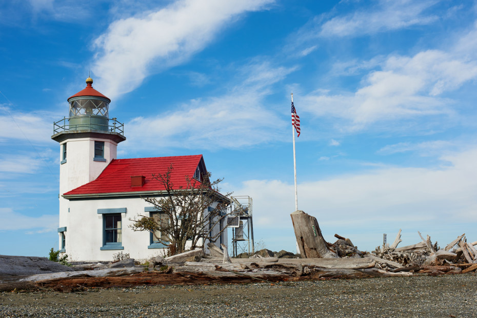 picture of the Point Robinson Lighthouse on Vashon Island with blue sky in the background