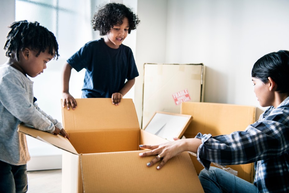 picture of kids helping parents pack boxes