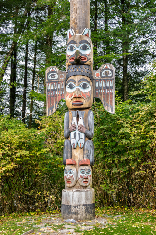 picture of the Kadjuk Bird totem pole in Totem Bight State Historical Park.