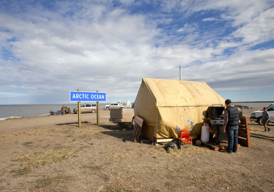 picture of where the Dempster Highway meets the Arctic Ocean in Tuktoyaktuk