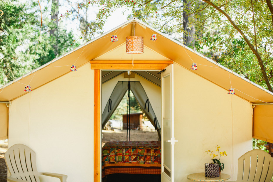 a glamping tent under the trees at inn town campground near nevada city, california