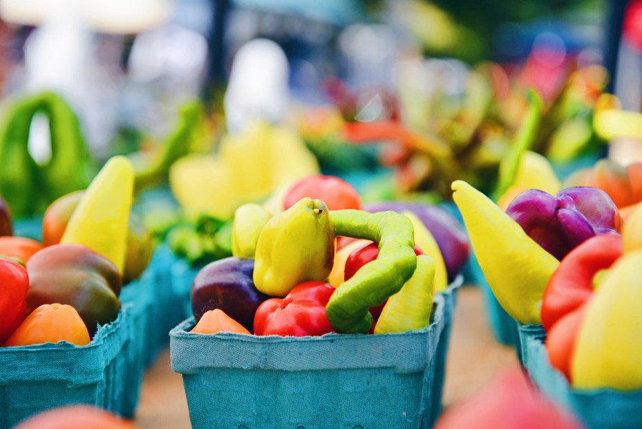 picture of baskets of multi-colored peppers at the Lane County Farmers' Market in Oregon