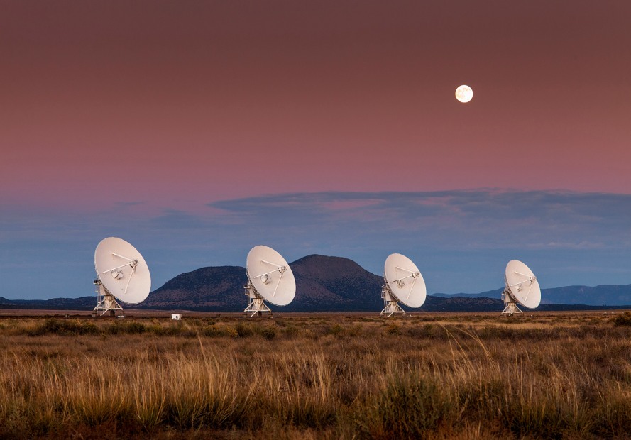 radio antennae at the National Radio Astronomy Observatory's Very Large Array in Socorro, New Mexico, picture
