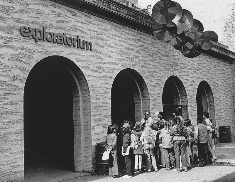 students gathered outside for an Exploratorium tour at its original location at the Palace of Fine Arts in San Francisco, California