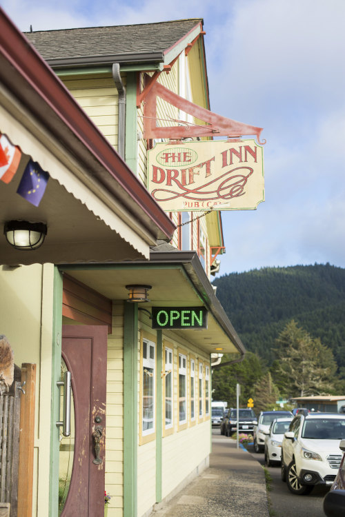 well-weathered Drift Inn exterior in Yachats, Oregon