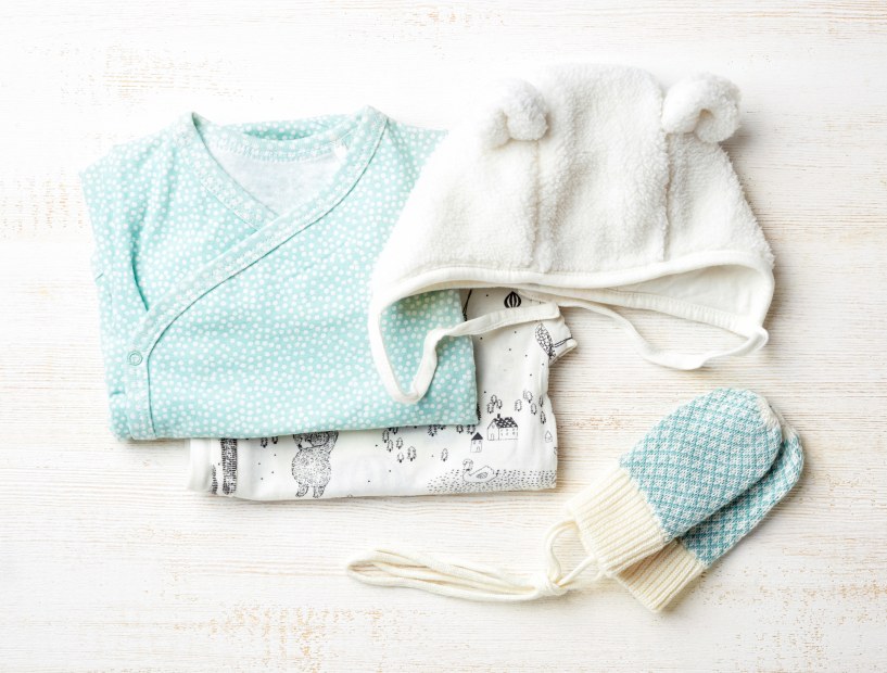 gender neutral baby clothes with hat and mittens