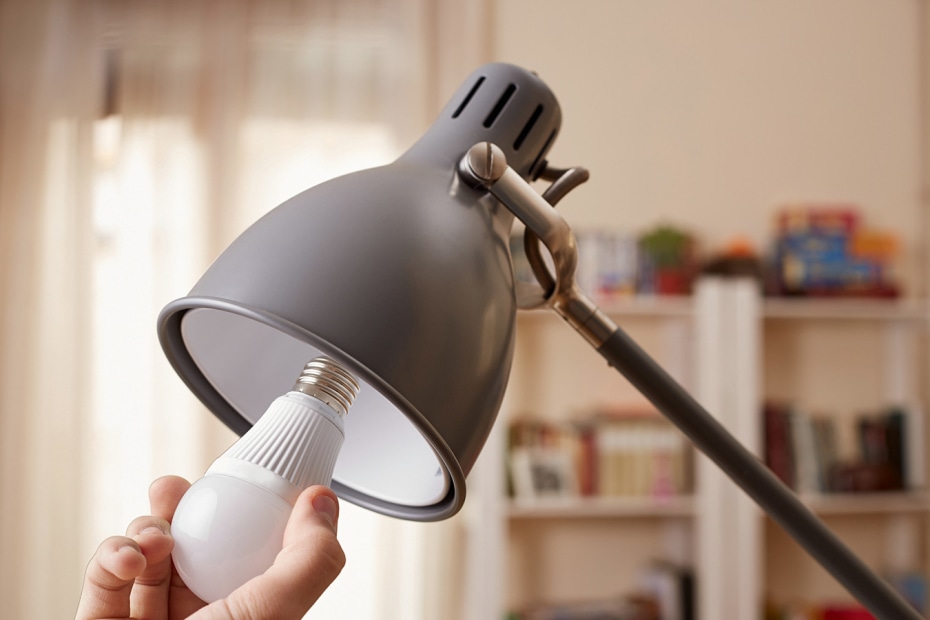replacing smart lightbulb into freestanding light fixture