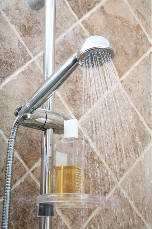 Low flow showerhead sprays