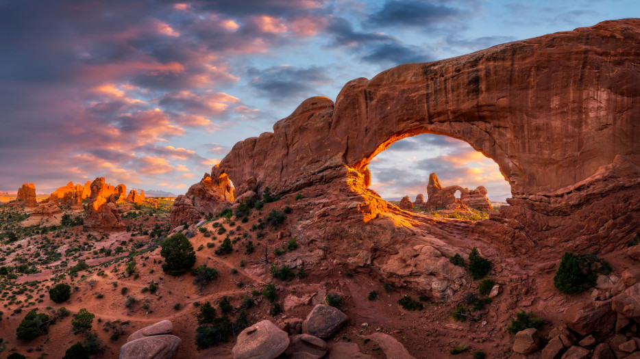 Turret Arch at sunset in Arches National Park in Utah
