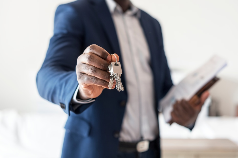 A real estate agent hands over the keys to a home.