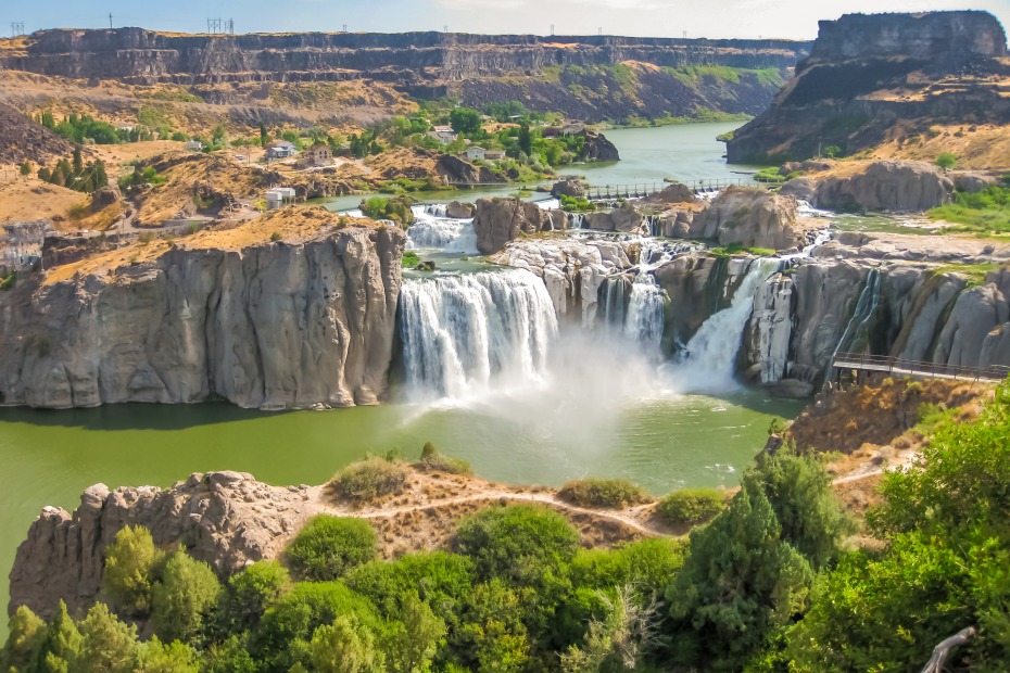 Idaho's Shoshone Falls on a clear day.