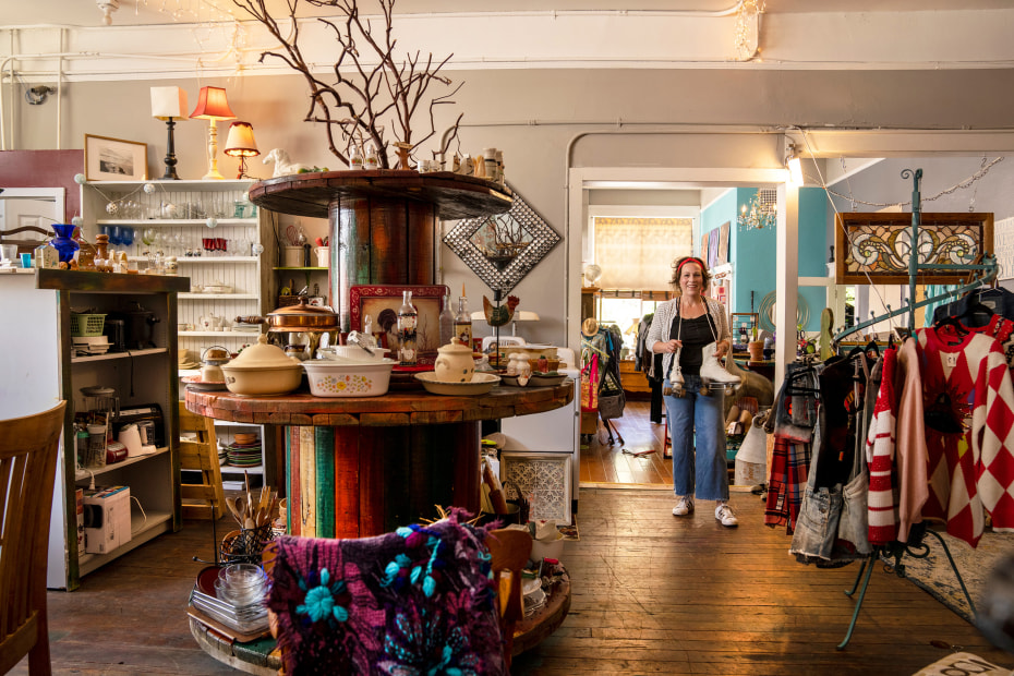 Dandelion Dust owner ERICHIA CEAGLIO in her shop in Dunsmuir, California