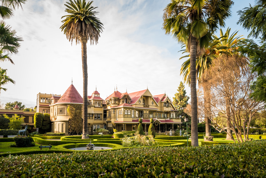 picture of the exterior of the Winchester Mystery House in San Jose, California